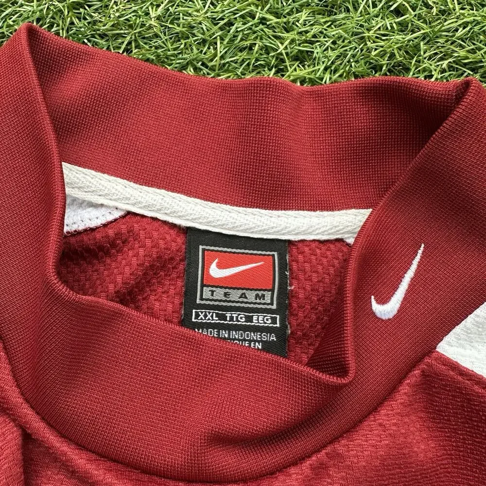 Nike there small